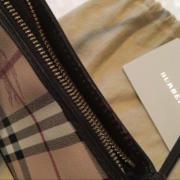 ❗️S O L D ❗️Burberry Handbag - Picture 6 of 8